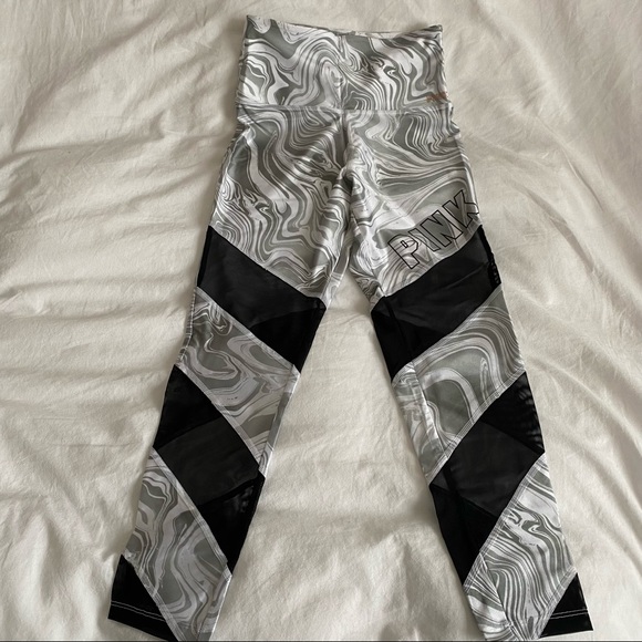 Shimmery Marble Silver and White Leggings Size Small from VS Pink - Picture 1 of 7